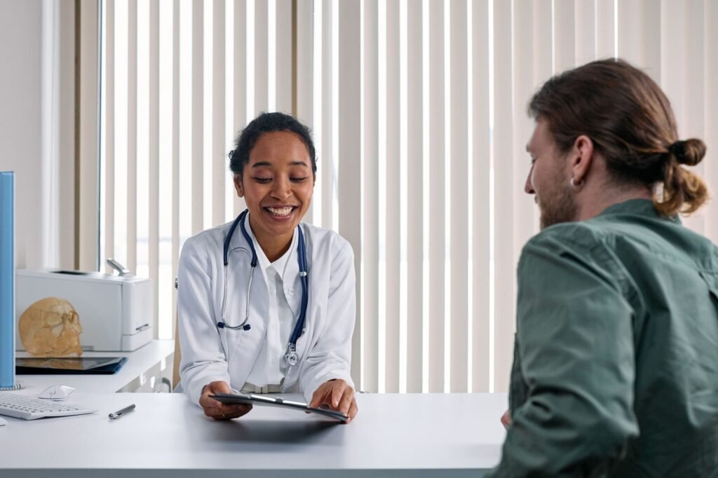 Doctor consulting with a patient at a free San Antonio health clinic — no insurance needed for sliding-scale care